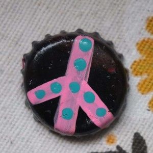 HANDMADE UPCYCLED BOTTLE CAP PINBACK BUTTON PIN PEACE SIGN
